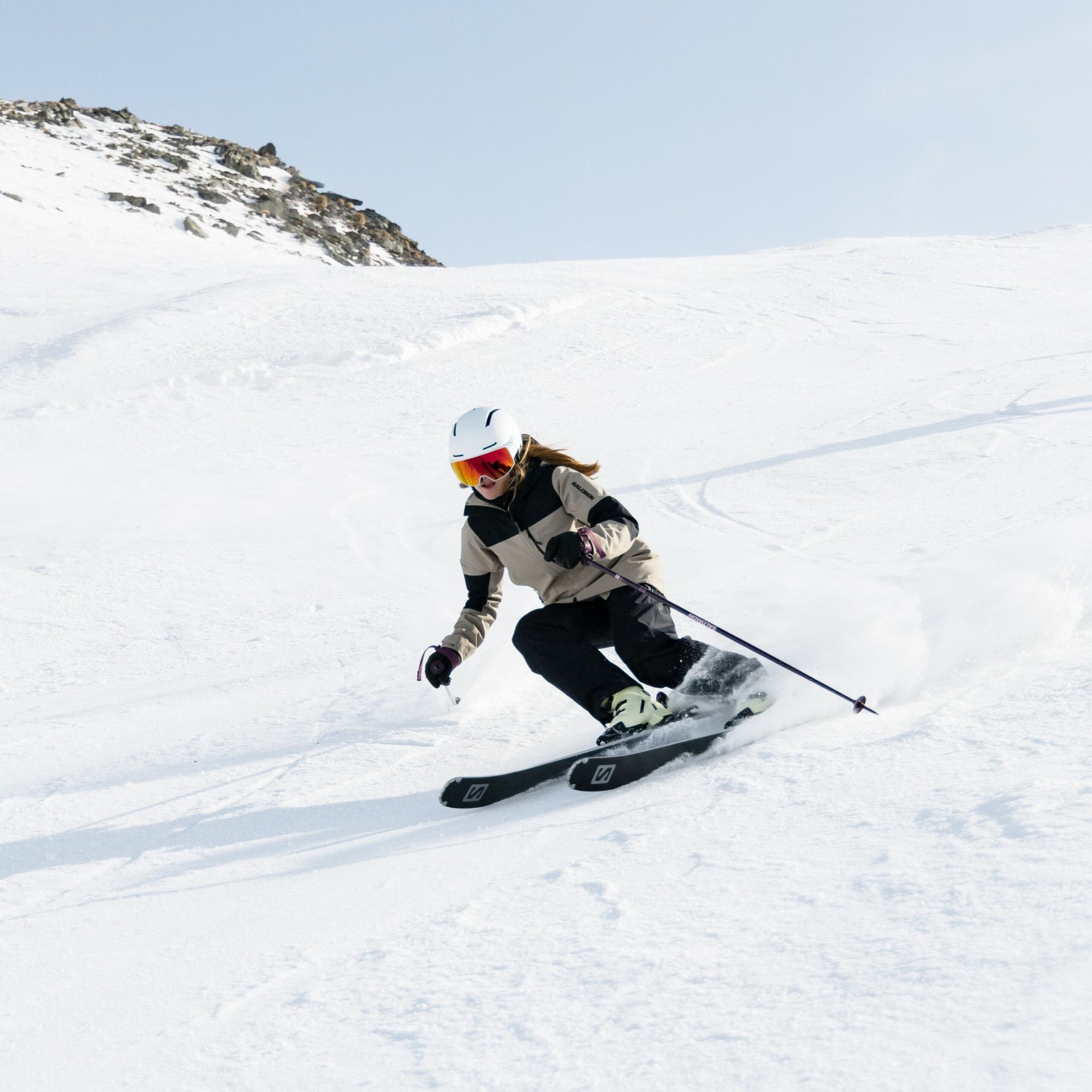 All winter sport enthusiasts must know how to tell if your skis or snowboard need to be serviced.