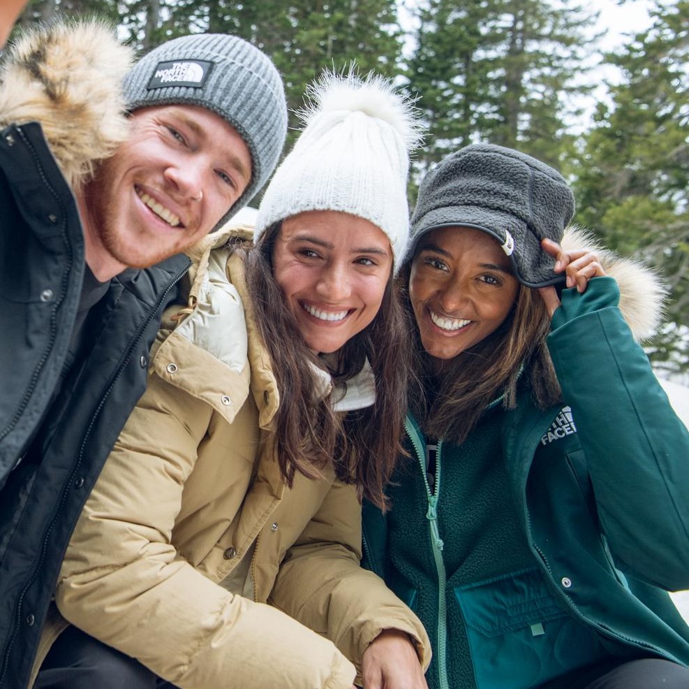 Hanging out with friends is the perfect après skiing activity.