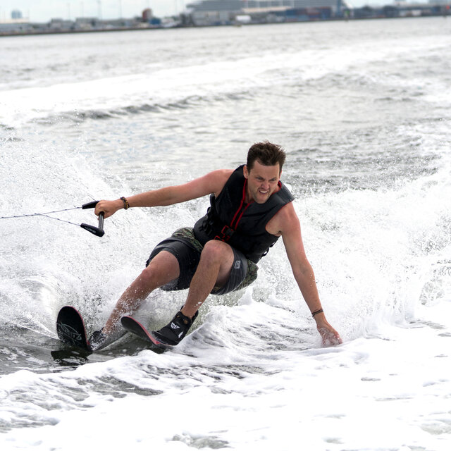 How to cross a wake on a slalom ski.