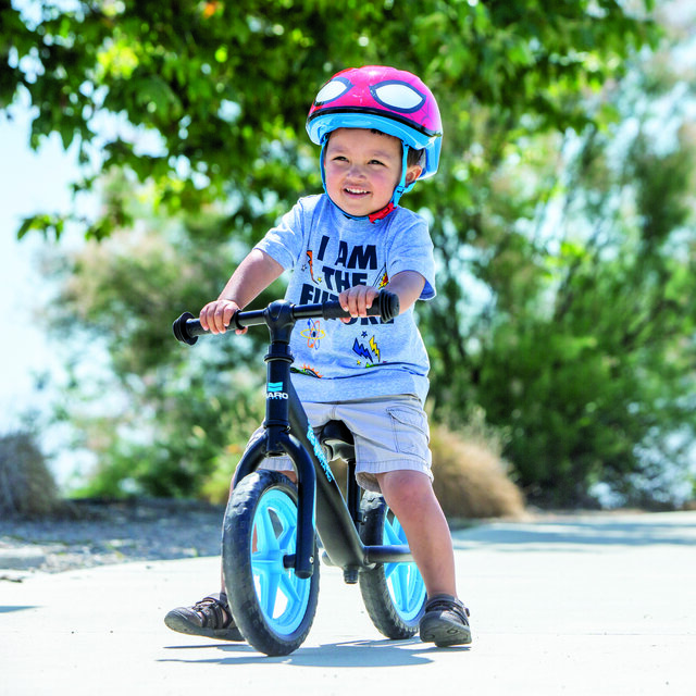 Whether your kid is big or small, choosing the right weight bike is an important step when choosing a kid's bike.