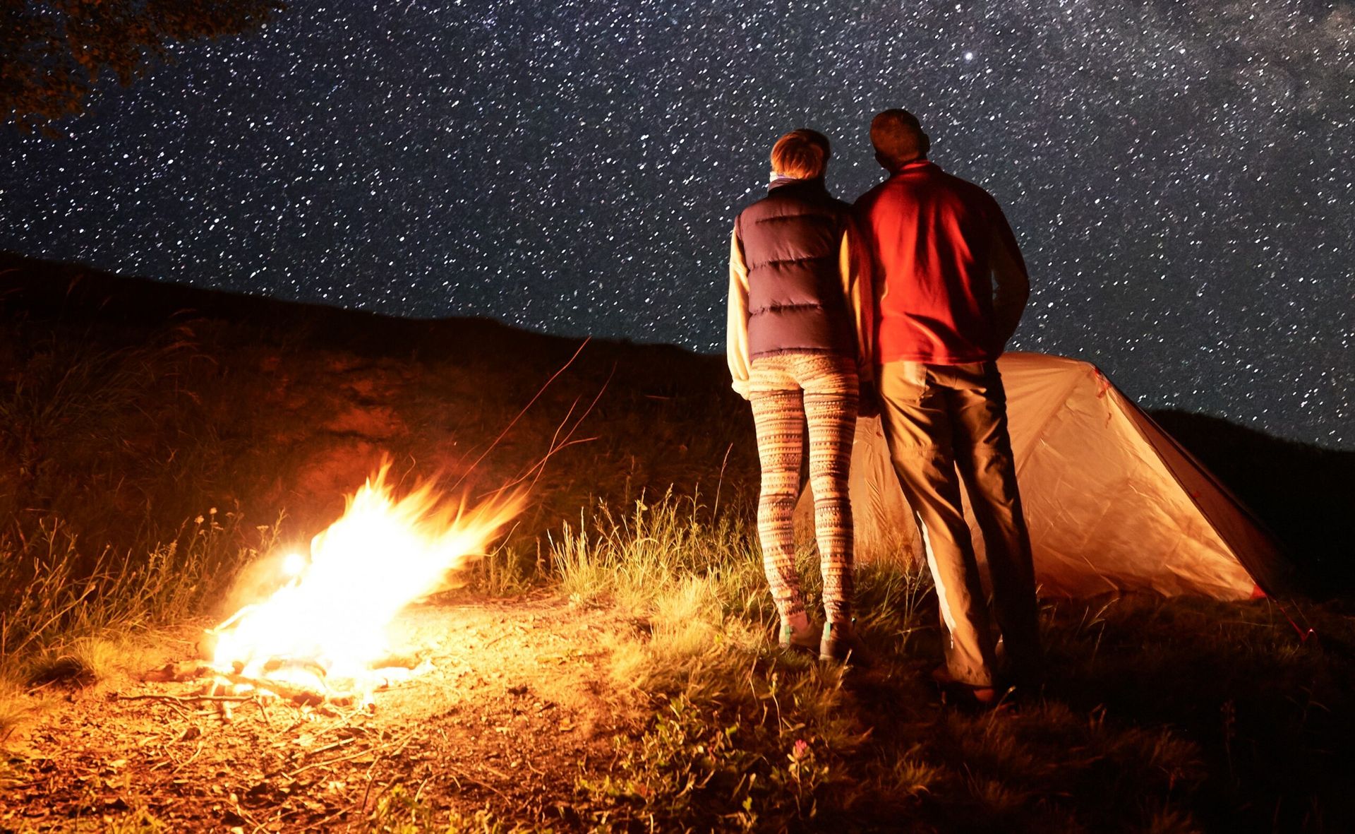 A bonfire is a unique outdoor date idea for couples.