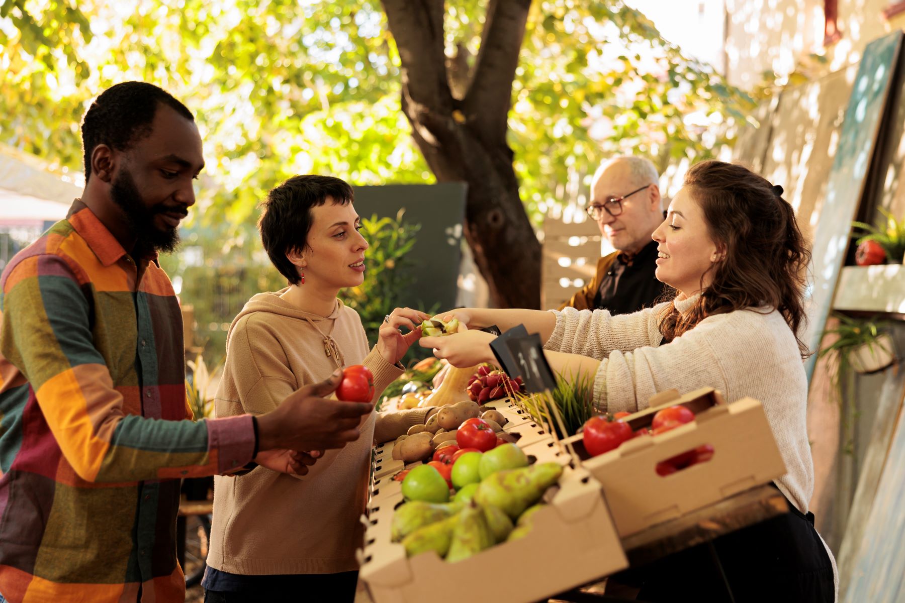 Casual outdoor date ideas for couples.