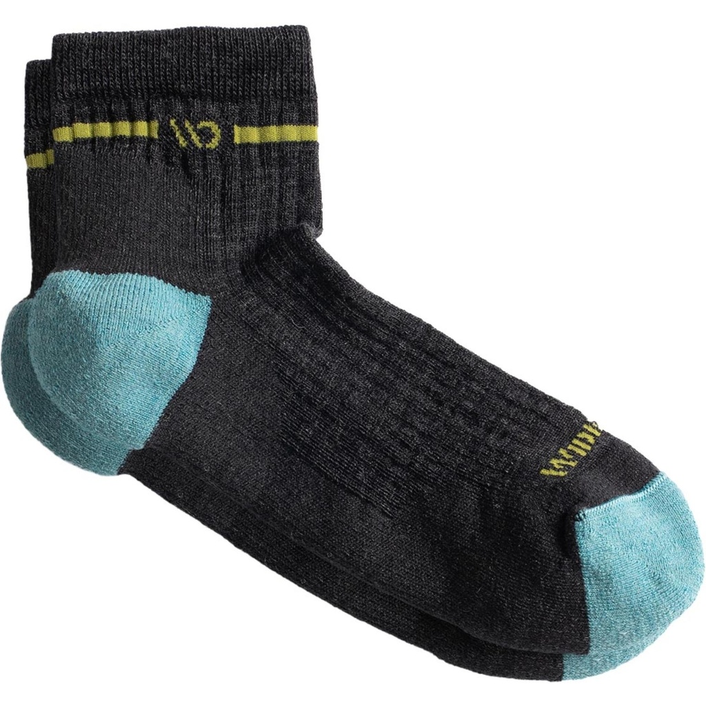 [000185861000000] Wide Open Women's Single Stripe Cushioned Quarter Socks (Charcoal)